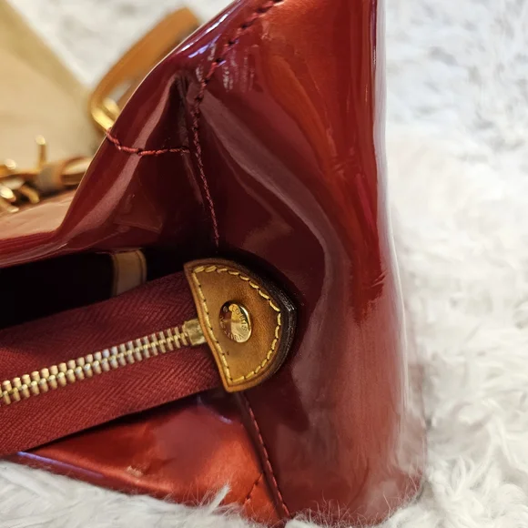 Elegant Red Designer Handbag - Picture 11 of 15